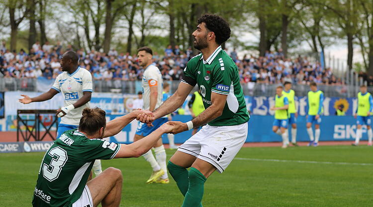 Rostock verzweifelt: FC 05 Schweinfurt feiert Toni Stahl