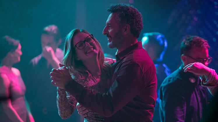 Es knistert gewaltig zwischen Gloria (Julianne Moore) und dem frisch geschiedenen Arnold (John Turturro).