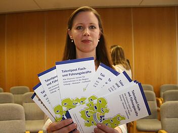 Zukunftscoach Gabriele Riedel vom Landratsamt Kronach macht sich für die Talentpool-Idee stark. Die ersten Kronacher Firmen haben schon Interesse bekundet.  Fotos: Sonja Adam