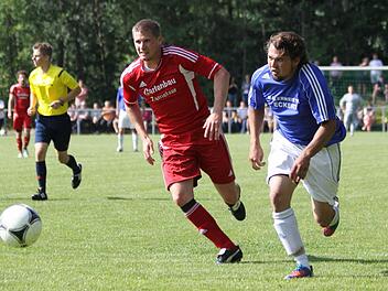 Laufduell zwischen Kersbachs Markus Winkler (li.) und Manuel Speckner. Fotos: Uwe Kellner (5), Leo Hühnlein (3)