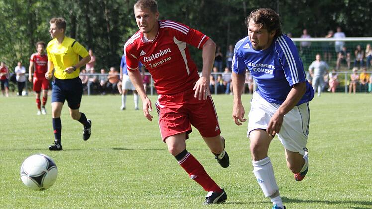 Laufduell zwischen Kersbachs Markus Winkler (li.) und Manuel Speckner. Fotos: Uwe Kellner (5), Leo Hühnlein (3)