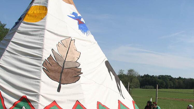 Perfekt aufgebaut! Die Zehntklässler sind stolz auf ihr Werk.