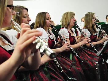 Taktsicher wie ein Uhrwerk: das Klarinetten- und Flötenregister der Blaskapelle Hofstetten Foto: Simon Albrecht