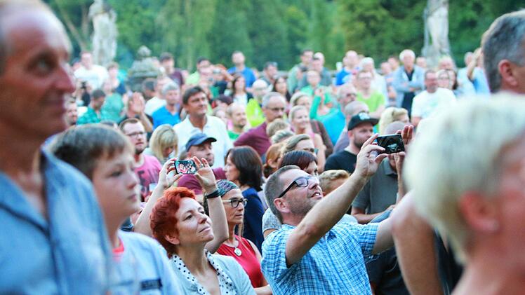 Seiler & Speer begeisterten das Publikum im Schlosshof von Tambach. Foto: Jochen Berger