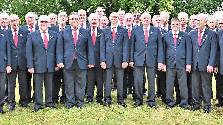 Geballte Sängerkraft: Männerchor des Gesangvereins im Steigerwald Burgebrach Foto: p