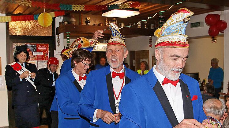 Einzug in den Saal zum Feuerwehr-Fetz der Klennewehmer Bischöff.  Foto: Dieter Britz