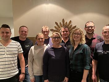 Der  wiedergew&auml;hlte Vorstand der Fendt-Freunde    Bad  Bocklet geht in eine neue Amtsperiode (von links): Jonas Schmitt, Florian Grom, Yvonne Ge&szlig;ner, Christian Kunzmann, Daniela Erhard, Manfred S&ouml;der, Stefanie Tapprogge, Raphael Langer und Matthias Grom. Foto: Lissi Schulz