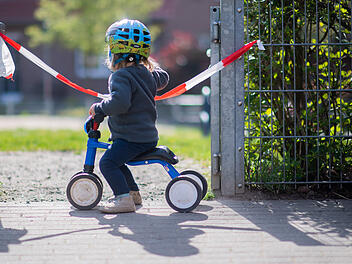 Coronavirus - Abgesperrter Spielplatz