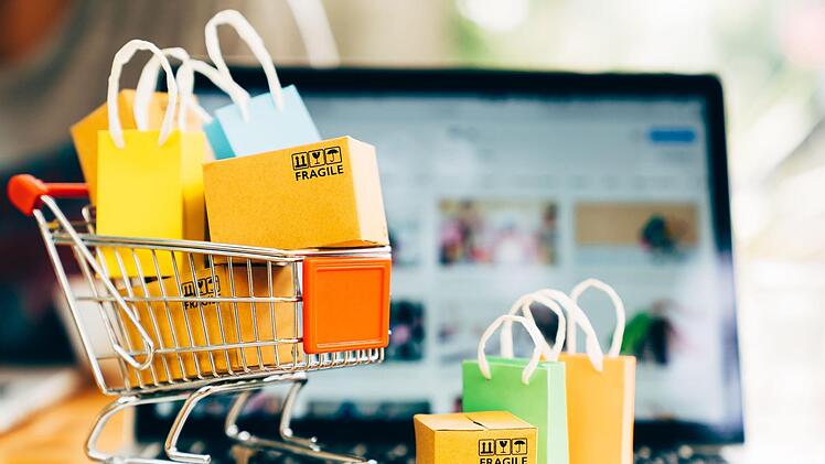 Immer mehr Läden finden den Weg ins Netz. Auch im Landkreis Haßberge profitieren Firmen von Online-Shops.  Symbolfoto: Mymemo/Adobe Stockbina