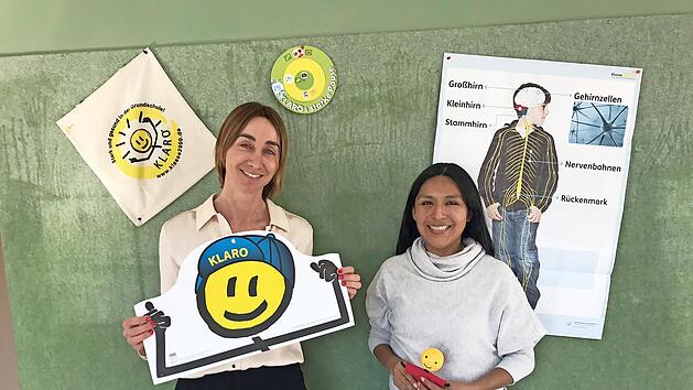 Gesundheitsf&ouml;rderin Katharina Neisse und Schulleiterin Marietta Menz sind &uuml;berzeugt von dem Programm Klaro.