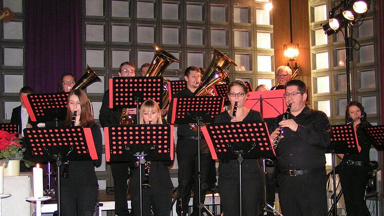 Eine Bläsergruppe des Orchesters  Foto: Heidi Amon
