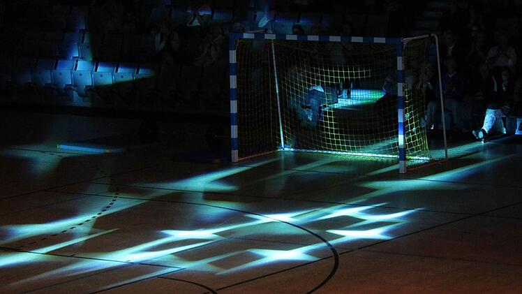 Handball-Sinfonie lautete das Motto eines Gemeinschaftsprojekts zwischen dem Landestheater und dem HSC 2000 Coburg in der HUK-Arena.Foto: Jochen Berger