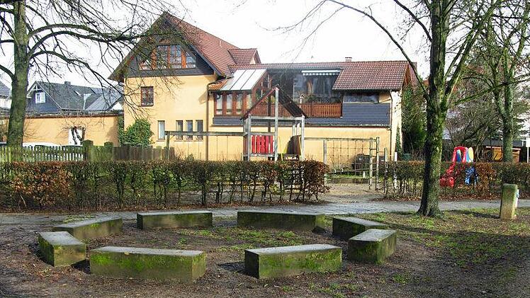 Ob der überwiegend zum Jugendtreff umfunktionierte Sitzkreis erhalten bleiben kann? Foto: Klaus Oelzner