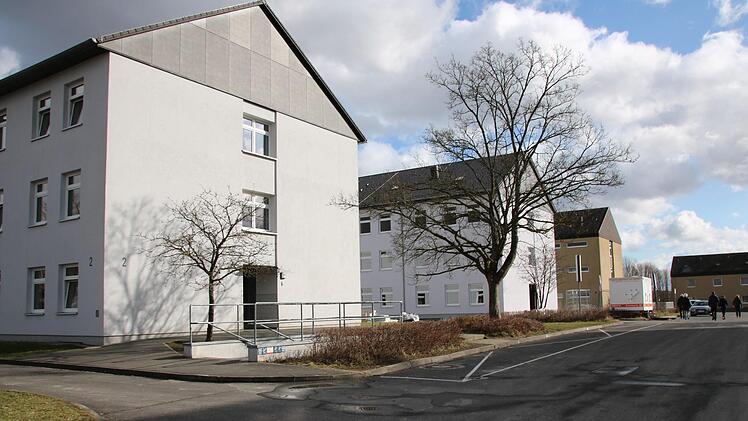 Vorne vor zehn Jahren saniert, in der Mitte wird gerade gebaut. Foto: Ralf Ruppert
