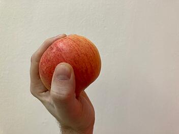 Apfel in Wohnung in Bamberg geworfen