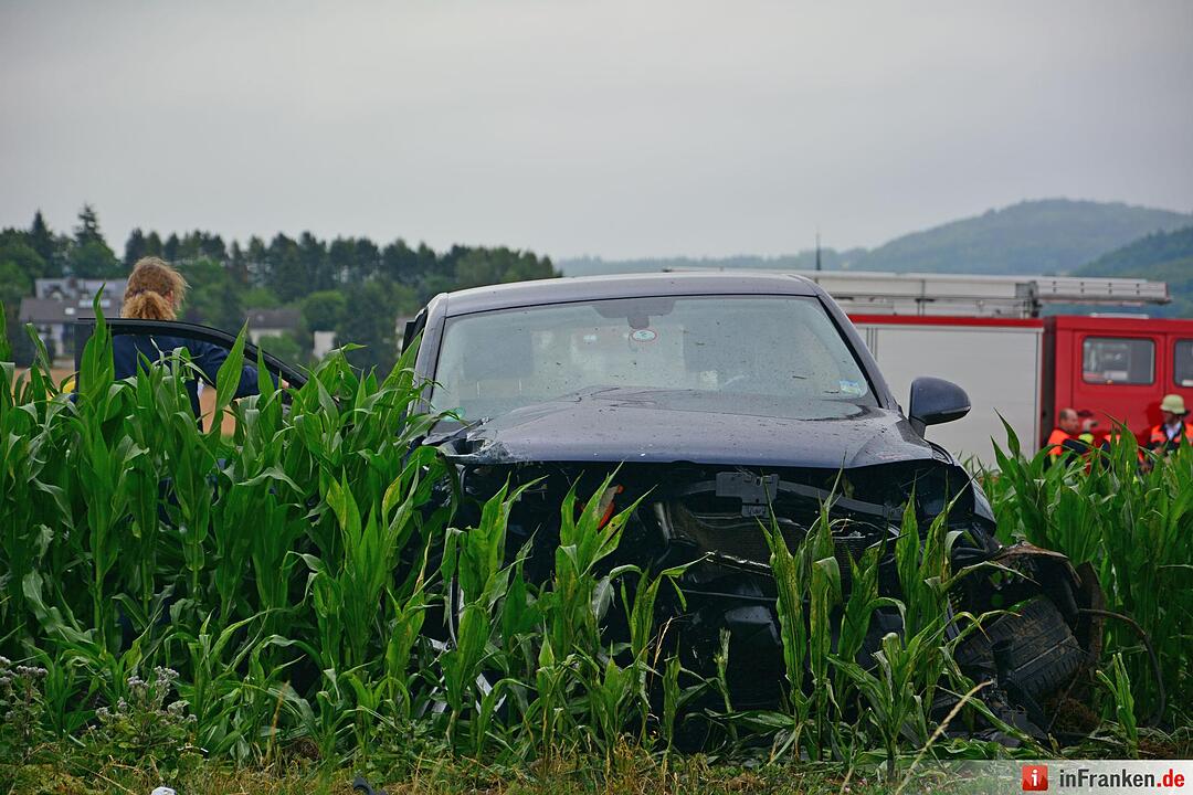 Ein Toter und zwei Schwerverletzte bei Vorfahrtsunfall