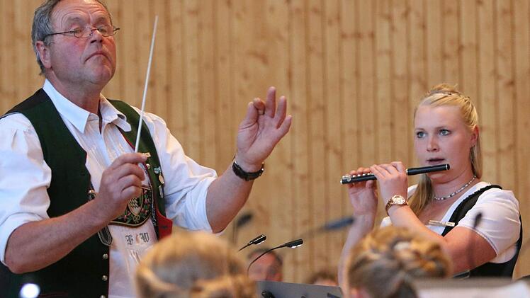 Im ersten Teil des Konzerts in Meeder trat die Musikkapelle Nußdorf am Inn auf.Foto: Jochen Berger