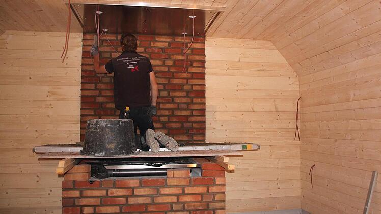 In der Banja-Sauna werden bereits die Innenarbeiten ausgeführt