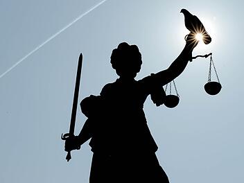 Es bleibt bei Justitias Entscheidung: Der 34-jährige Coburger muss seine volle Strafe absitzen.Arne Dedert, dpa