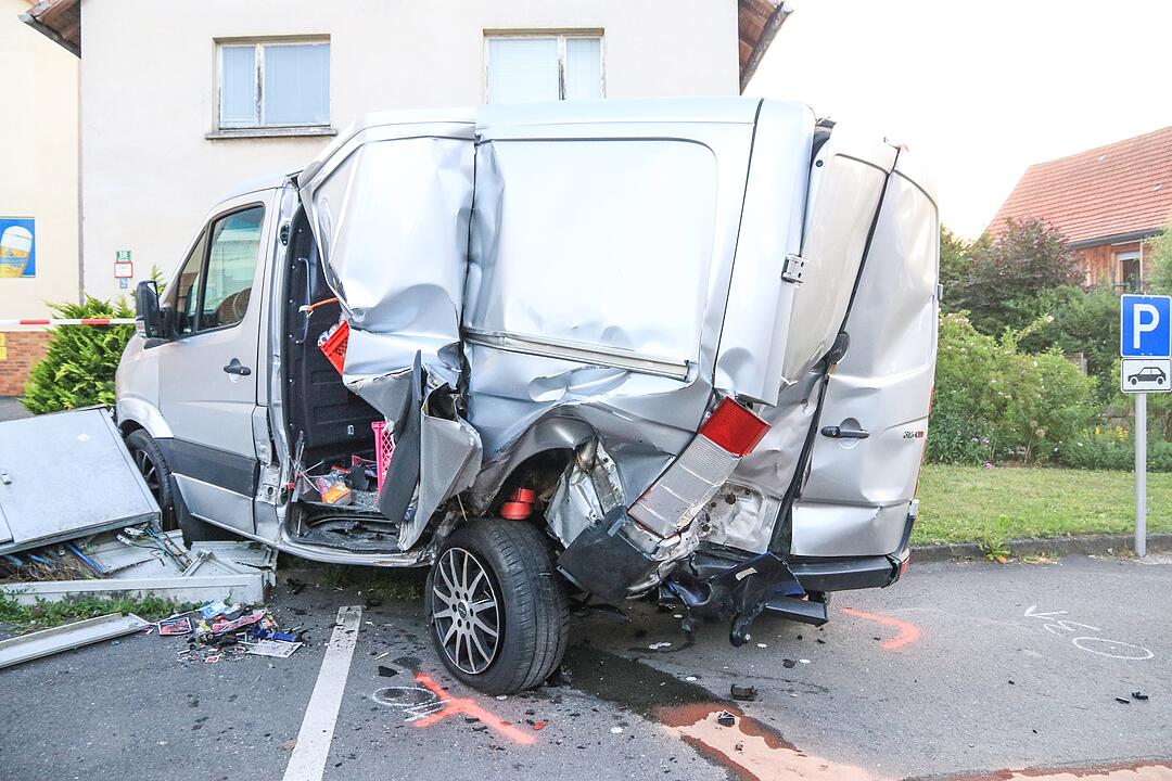 Nach Flucht vor der Polizei: Autofahrer erfasst Fußgänger im Kreis Coburg - drei Menschen teils schwerst verletzt