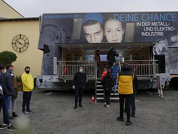 Der Ablaufplan und das didaktische Konzept des M + E Info Trucks  wurden an die neuen Rahmenbedingungen und Bedürfnisse der Schulen und  Unternehmen in Zeiten der Corona-Pandemie angepasst. Foto: Manja von Nida