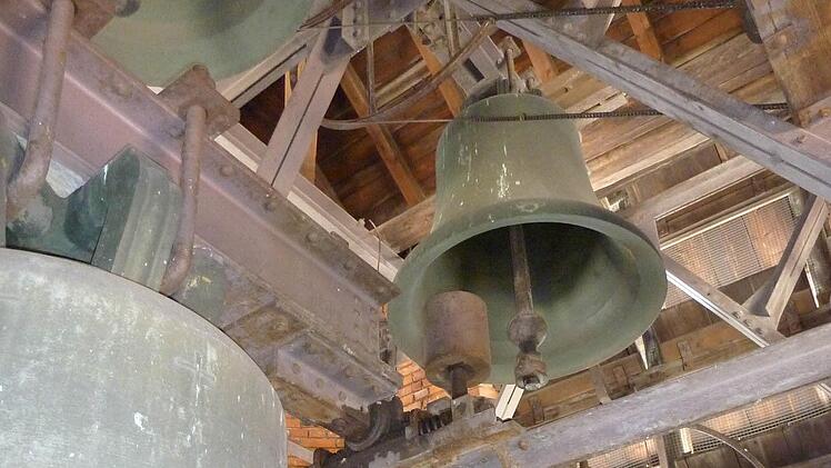 Nur eine von vier Glocken der Erlöserkirche darf derzeit aus statischen Gründen läuten. Foto: Rolf Lang