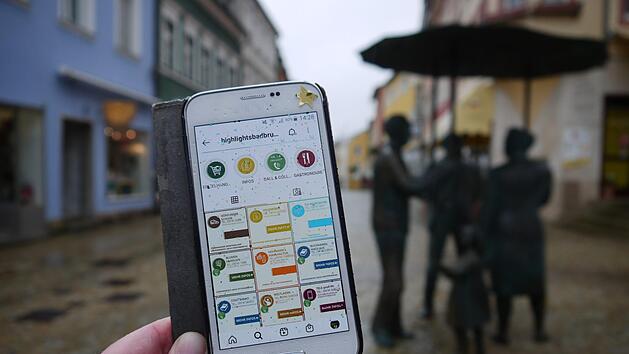 Die Seite "Highlights Bad Brückenau" sammelt Kontaktdaten und Informationen zu Bad Brückenauer Gastronomen und Einzelhändlern. Die Seite will eine Übersicht bieten. Wer Essen oder Waren bestellt und abholt, sorgt dafür, dass die lokalen Anbieter während des Corona-Lockdowns zumindest nicht gänzlich im Regen stehen.