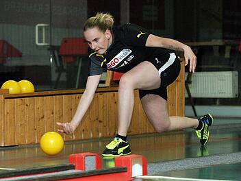 Die Victoria-Damen machten in Waldkirch die Titelverteidigung perfekt und Sina Beisser steuerte als Beste nochmals 606 Holz bei. Foto: sportpress
