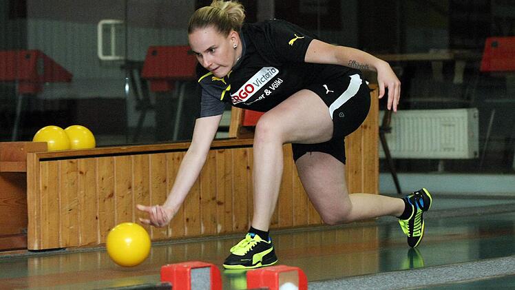 Die Victoria-Damen machten in Waldkirch die Titelverteidigung perfekt und Sina Beisser steuerte als Beste nochmals 606 Holz bei. Foto: sportpress