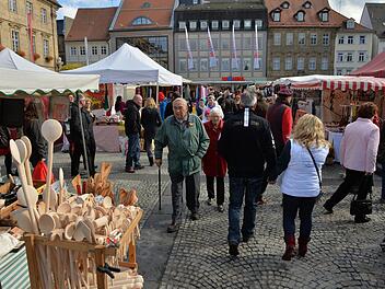 Der Herbstmarkt am Maxplatz dient als Anlass für den verkaufsoffenen Sonntag im Oktober.  Foto: Ronald Rinklef