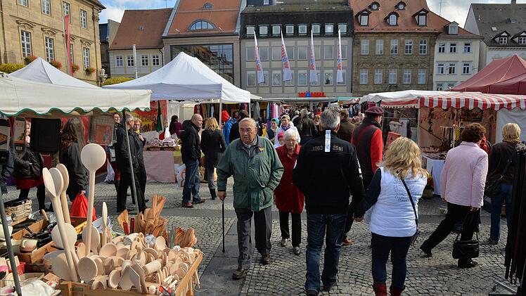 Der Herbstmarkt am Maxplatz dient als Anlass für den verkaufsoffenen Sonntag im Oktober.  Foto: Ronald Rinklef