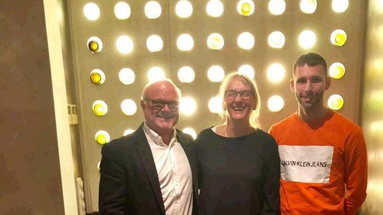 Anfang Oktober unterzeichneten  Bernd (links) und Barbara Glauben die Verträge mit Dormero-Vorstand Marcus Wöhrl.privat