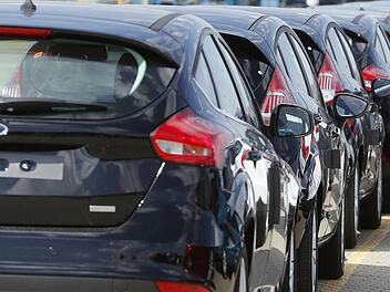 Wohin man auch schaut, sieht man nur noch schwarze, graue oder weiße Autos. Symbolfoto: F. Augstein, dpa