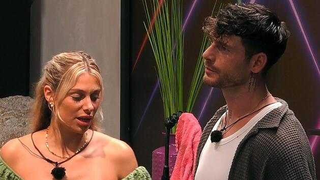 Model Angelo fand Vanessa direkt toll - ungeachtet der Gef&uuml;hle ihres Nerds Nam.