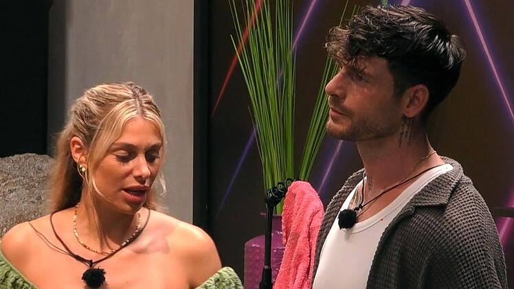 Model Angelo fand Vanessa direkt toll - ungeachtet der Gef&uuml;hle ihres Nerds Nam.