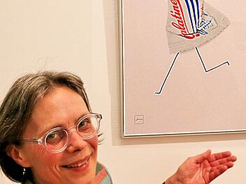 Mit Papierresten aus Island, Venedig und Münnerstadt: Mia Hochrein hat kleine Kunstwerke geschaffen, die jetzt im Altstadtcafé ausgestellt werden.  Foto: Dieter Britz