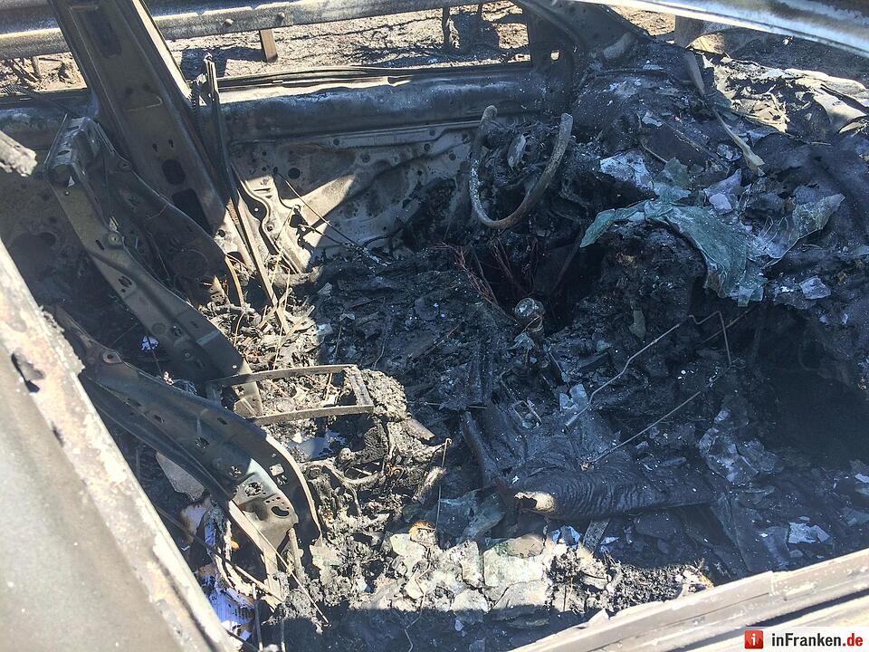 Flammeninferno nach Unfall auf der A73 bei Nürnberg