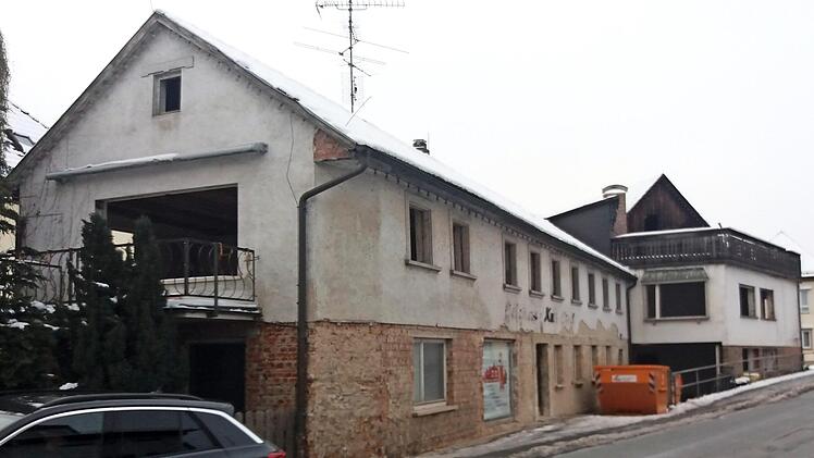 So präsentiert sich das "Pelzhaus Kurt Proft" in Küps heute. In wenigen Wochen wird sich diese Ansicht vollends verändert haben.