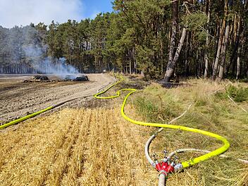 Feuerwehr verhindert Ausbreitung von Feldbrand im Kreis Kulmbach