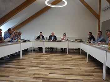 Der Gemeinderat tagte erstmals im neu renovierten Sitzungssaal. Fotos: Richard Sänger