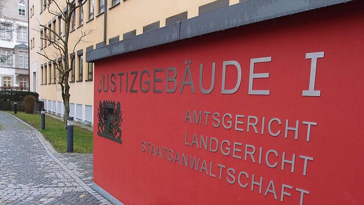 In den Räumen der Coburger Justiz hängen bereits Kreuze.Foto: Jochen Berger