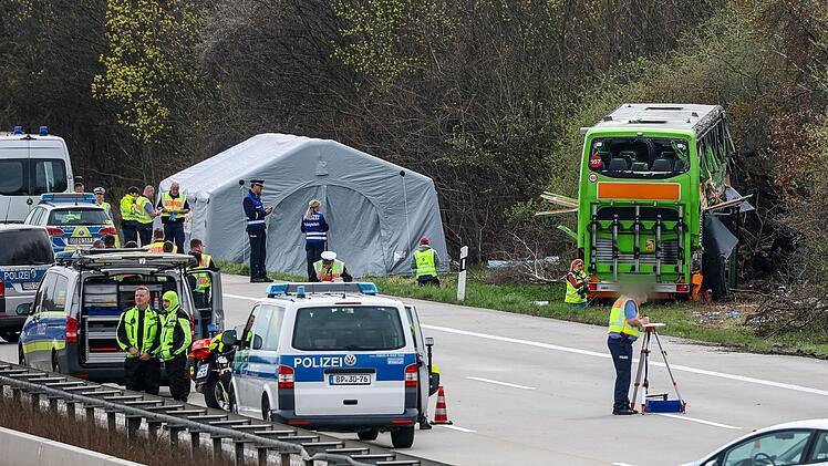 Unfall mit Reisebus auf A9 bei Leipzig