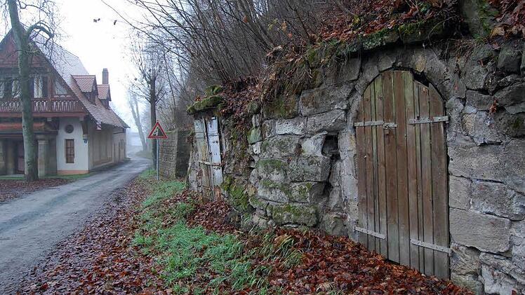 Die Felsenkeller an der Rodach im Bereich des Schützenhauses dienten im Mittelalter als Zwischenlager für den Warenverkehr.  Foto: Andreas Welz