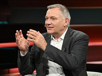 In einem potenziellen Krieg f&uuml;r Deutschland zur Waffe zu greifen, kommt f&uuml;r Jan van Aken derzeit nicht infrage.