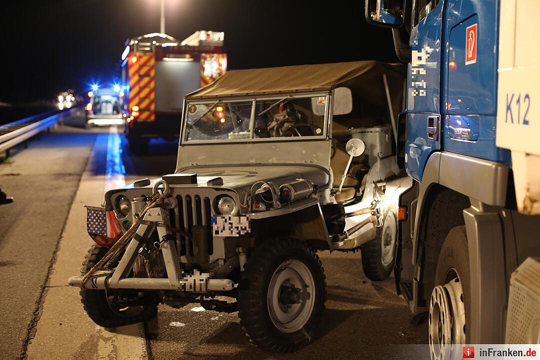 Tödlicher Unfall bei Altdorf: Lkw kracht auf Oldtimer-Jeep