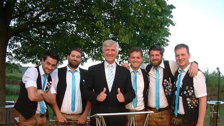 Horst Seehofer mit den "Bayerischen Löwen" Foto: Hans Franz