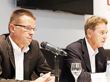 Brose-Geschäftsführer Rolf Beyer (l.) und Aufsichtsratsvorsitzender Michael Stoschek wollen die Bamberger Basketballer dauerhaft in Europas Spitze etablieren. Foto: Daniel Löb