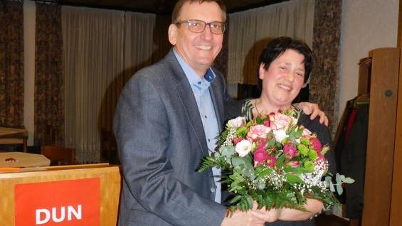 Dietmar Hofmann gratulierte Dunja Pfaffenberger herzlich zur Nominierung als B&uuml;rgermeisterkandidatin der SPD.Horst Wunner