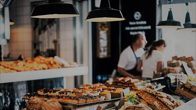 Wertvoller Fund in Bäckerei in Weißenburg: Kuvert mit fast 1000 Euro Bargeld entdeckt