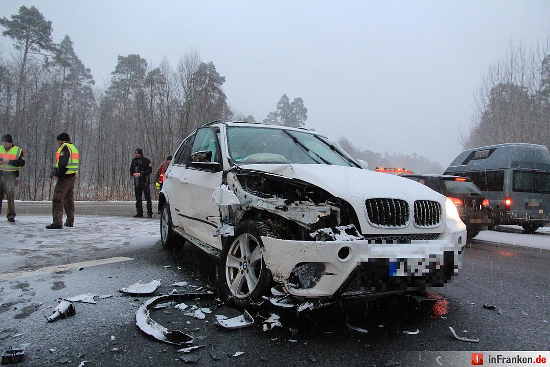 Unfall: Autos kollidieren bei Bamberg